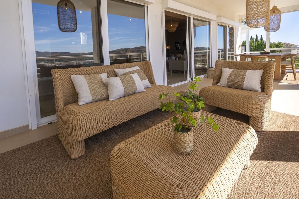 6 bedroom Villa for sale in Mijas with pool - € 1,790,000 (Ref: 10041513)