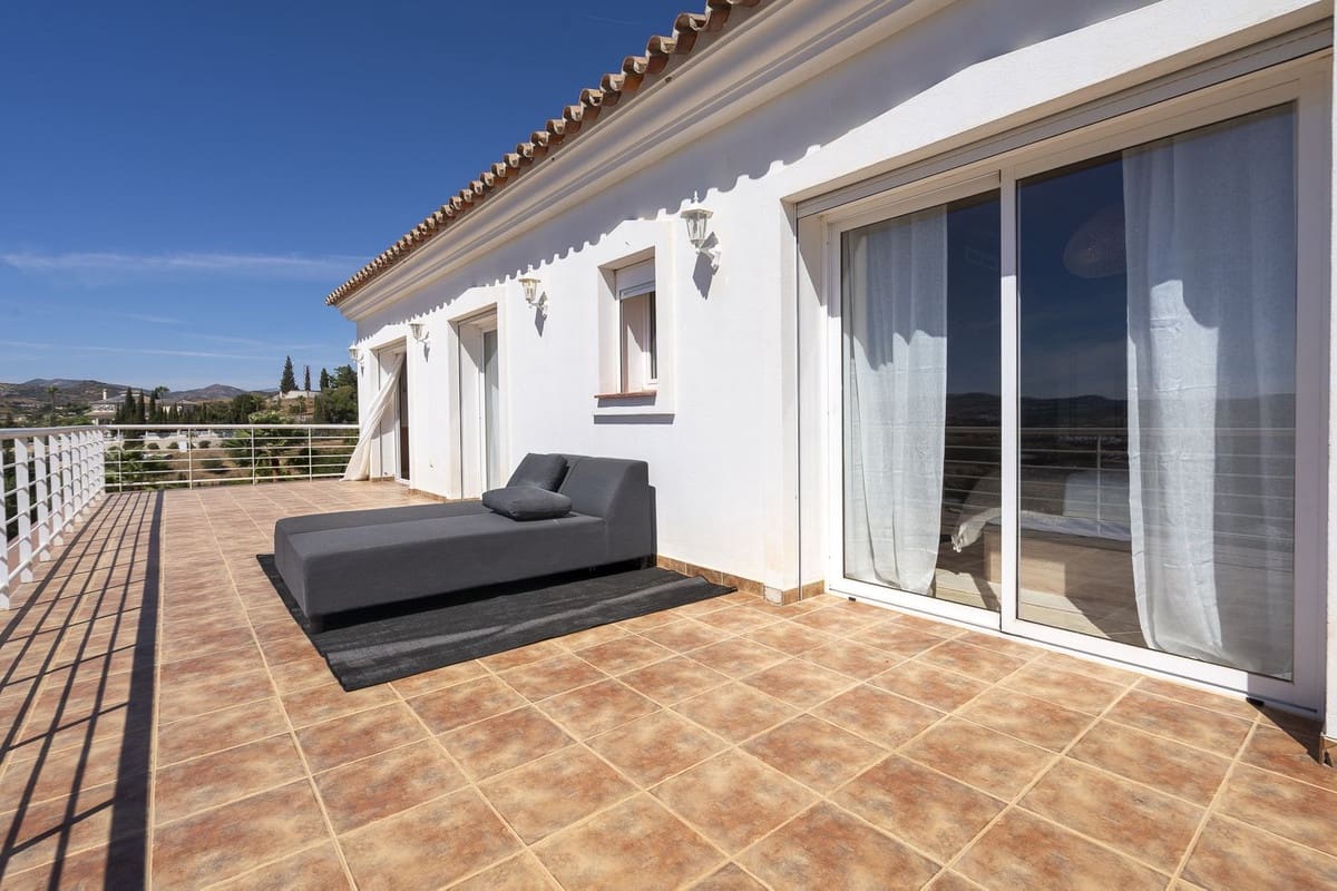 6 bedroom Villa for sale in Mijas with pool - € 1,790,000 (Ref: 10041513)