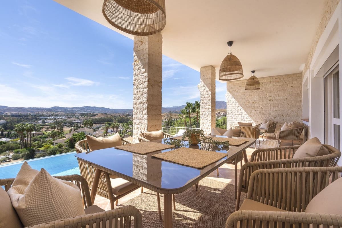 6 bedroom Villa for sale in Mijas with pool - € 1,790,000 (Ref: 10041513)