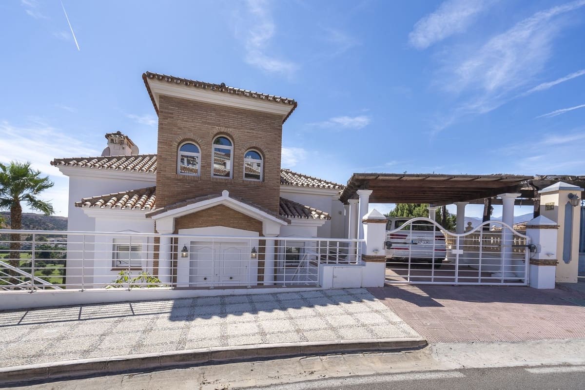 6 bedroom Villa for sale in Mijas with pool - € 1,790,000 (Ref: 10041513)