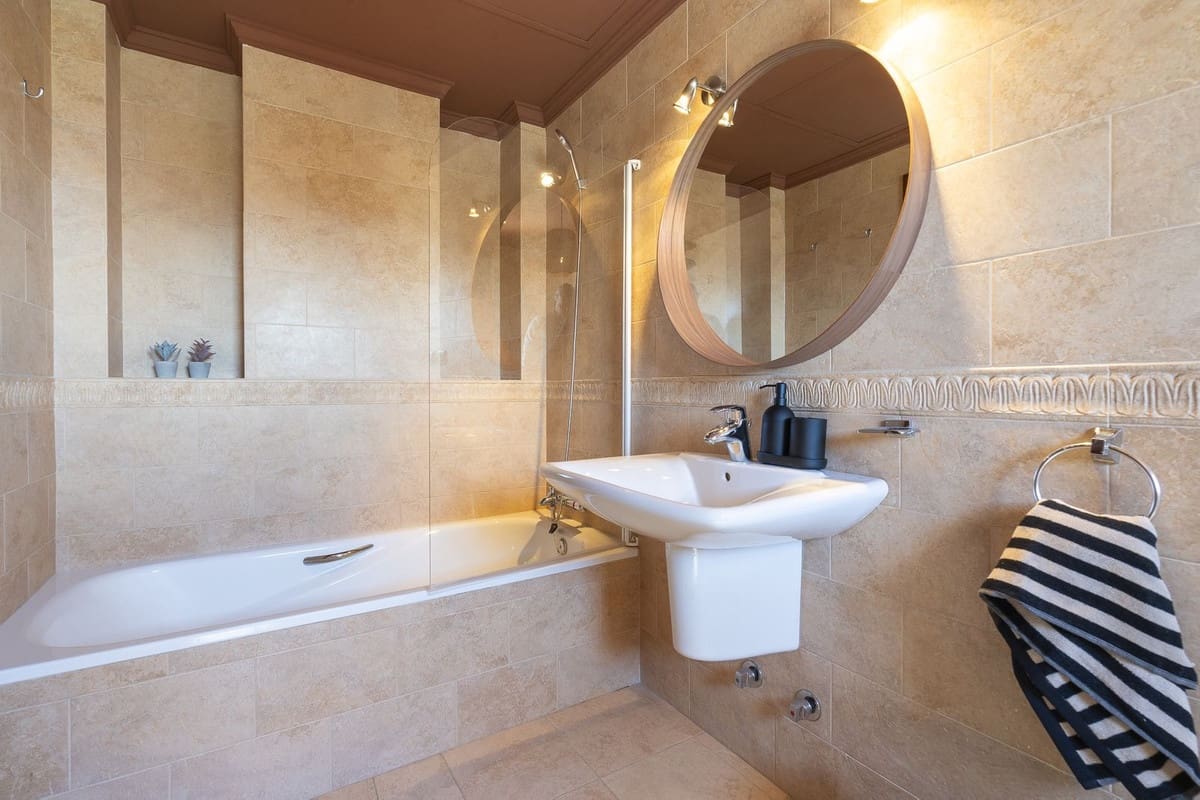 6 bedroom Villa for sale in Mijas with pool - € 1,790,000 (Ref: 10041513)