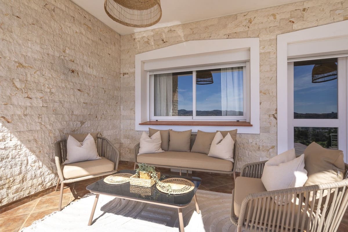 6 bedroom Villa for sale in Mijas with pool - € 1,790,000 (Ref: 10041513)