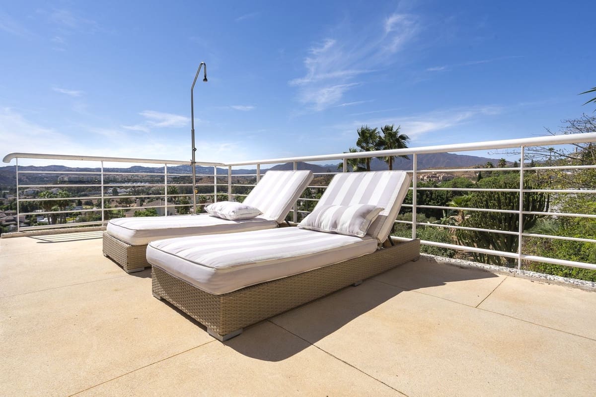 6 bedroom Villa for sale in Mijas with pool - € 1,790,000 (Ref: 10041513)