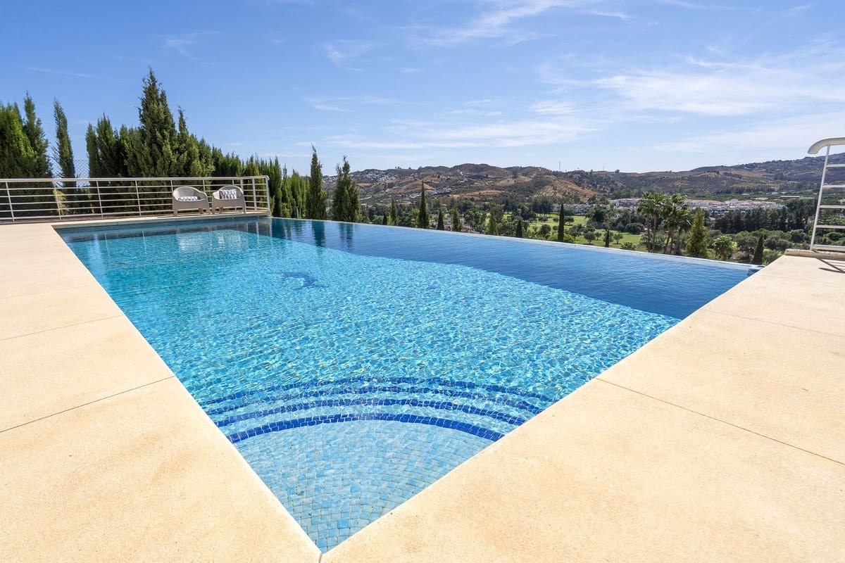 6 bedroom Villa for sale in Mijas with pool - € 1,790,000 (Ref: 10041513)