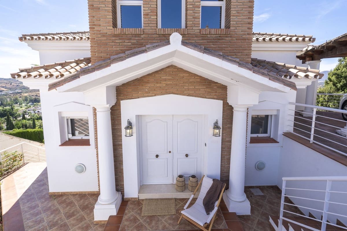 6 bedroom Villa for sale in Mijas with pool - € 1,790,000 (Ref: 10041513)