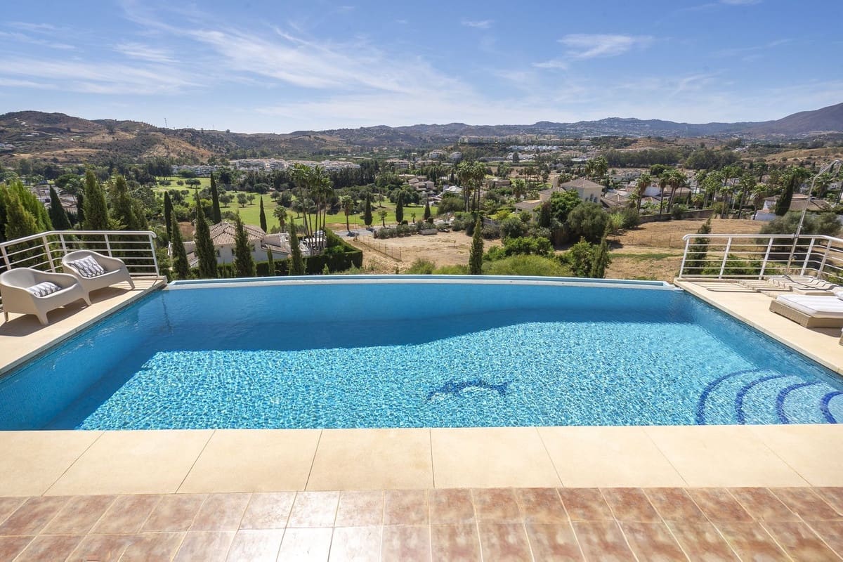 6 bedroom Villa for sale in Mijas with pool - € 1,790,000 (Ref: 10041513)