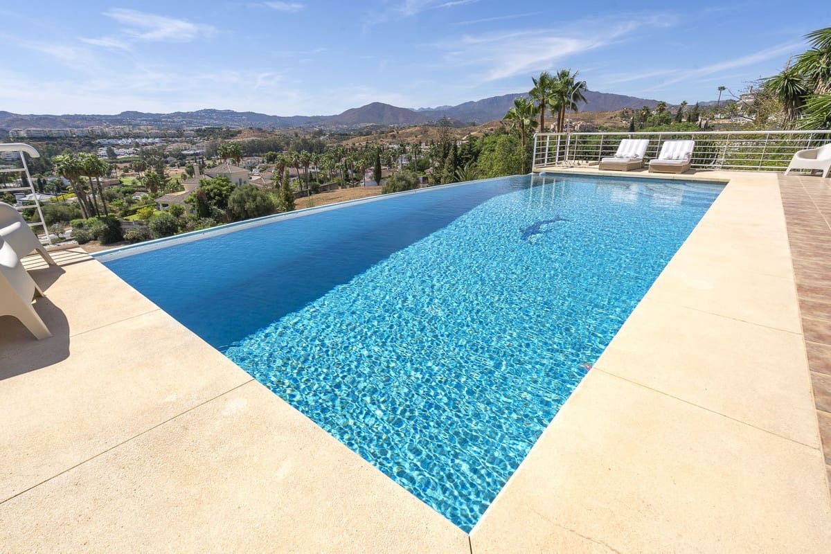 6 bedroom Villa for sale in Mijas with pool - € 1,790,000 (Ref: 10041513)