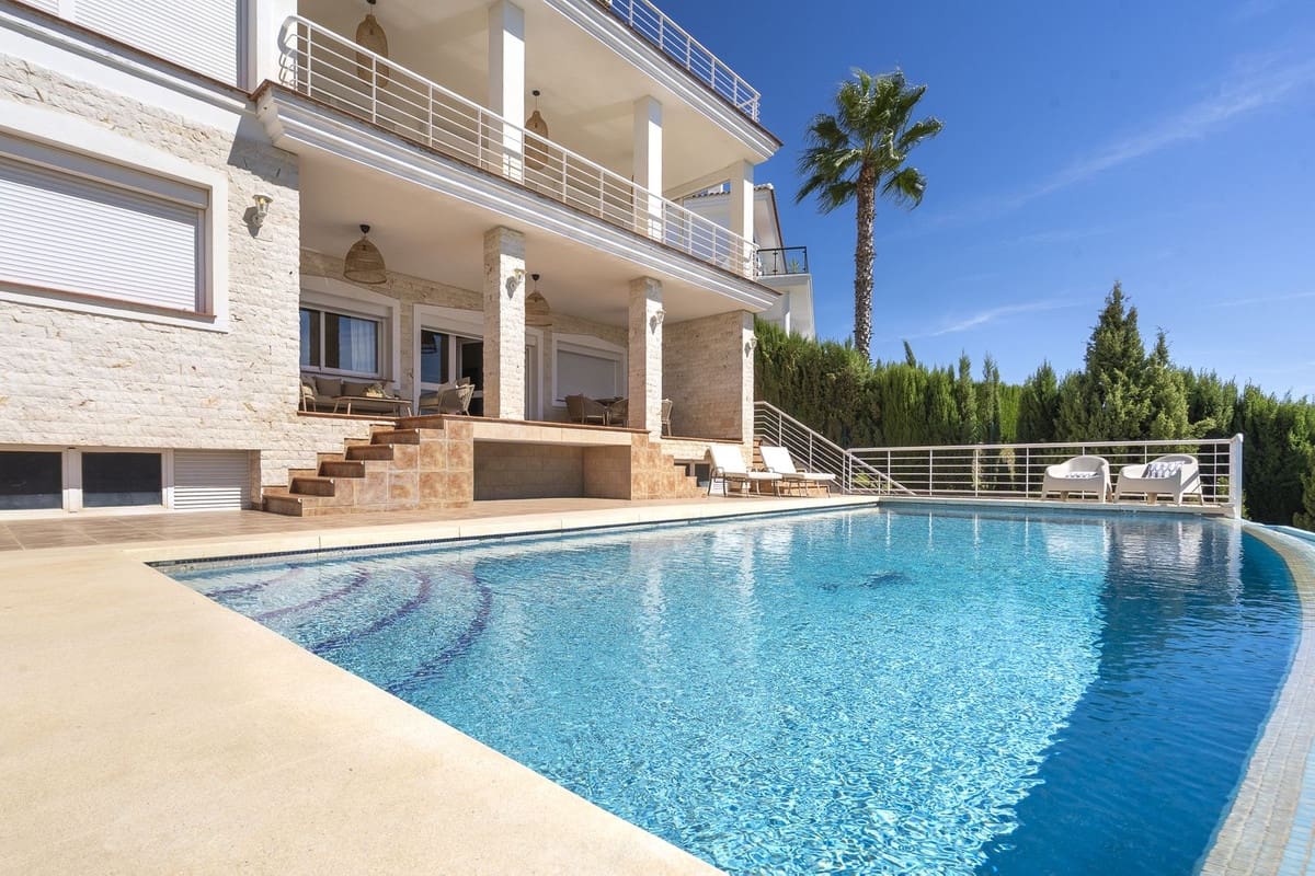 6 bedroom Villa for sale in Mijas with pool - € 1,790,000 (Ref: 10041513)