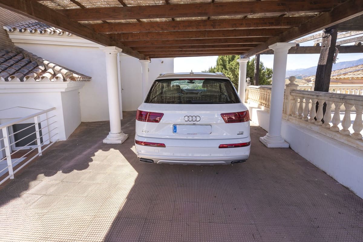 6 bedroom Villa for sale in Mijas with pool - € 1,790,000 (Ref: 10041513)