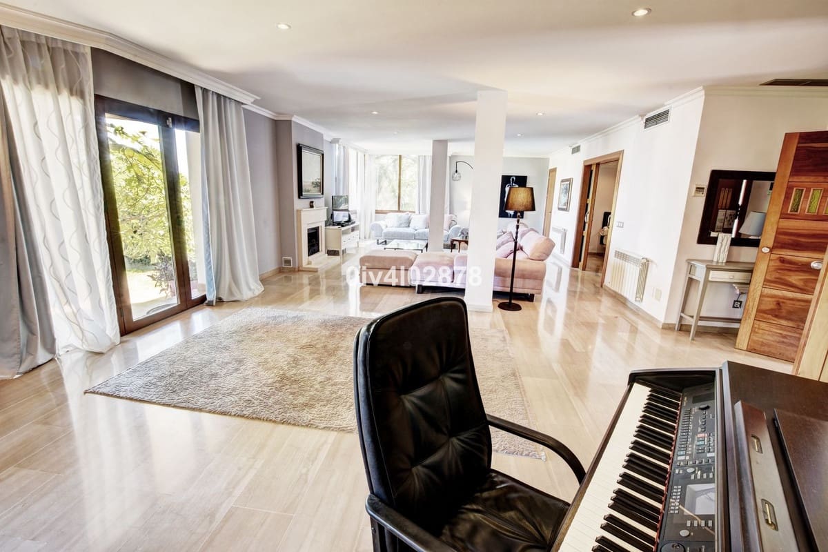6 bedroom Villa for sale in Benalmadena Costa with pool garage - € 1,790,000 (Ref: 10041514)