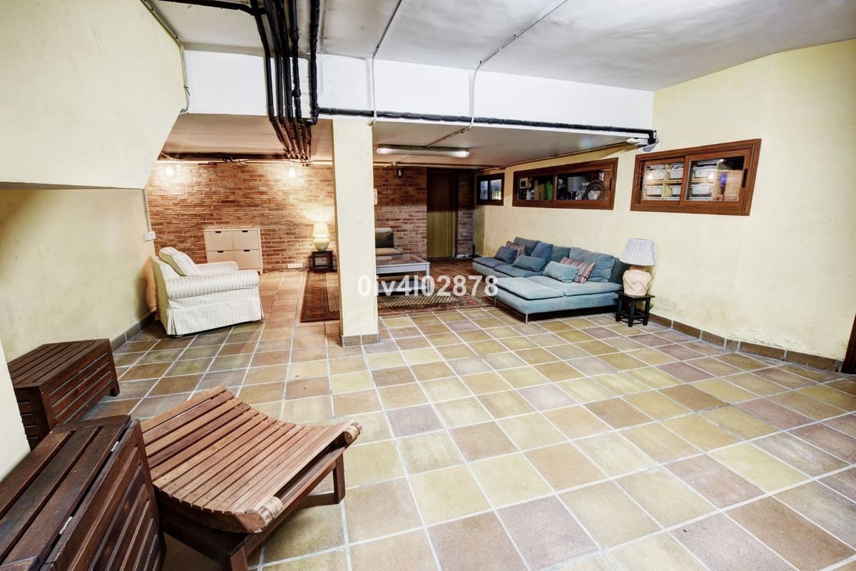 6 bedroom Villa for sale in Benalmadena Costa with pool garage - € 1,790,000 (Ref: 10041514)