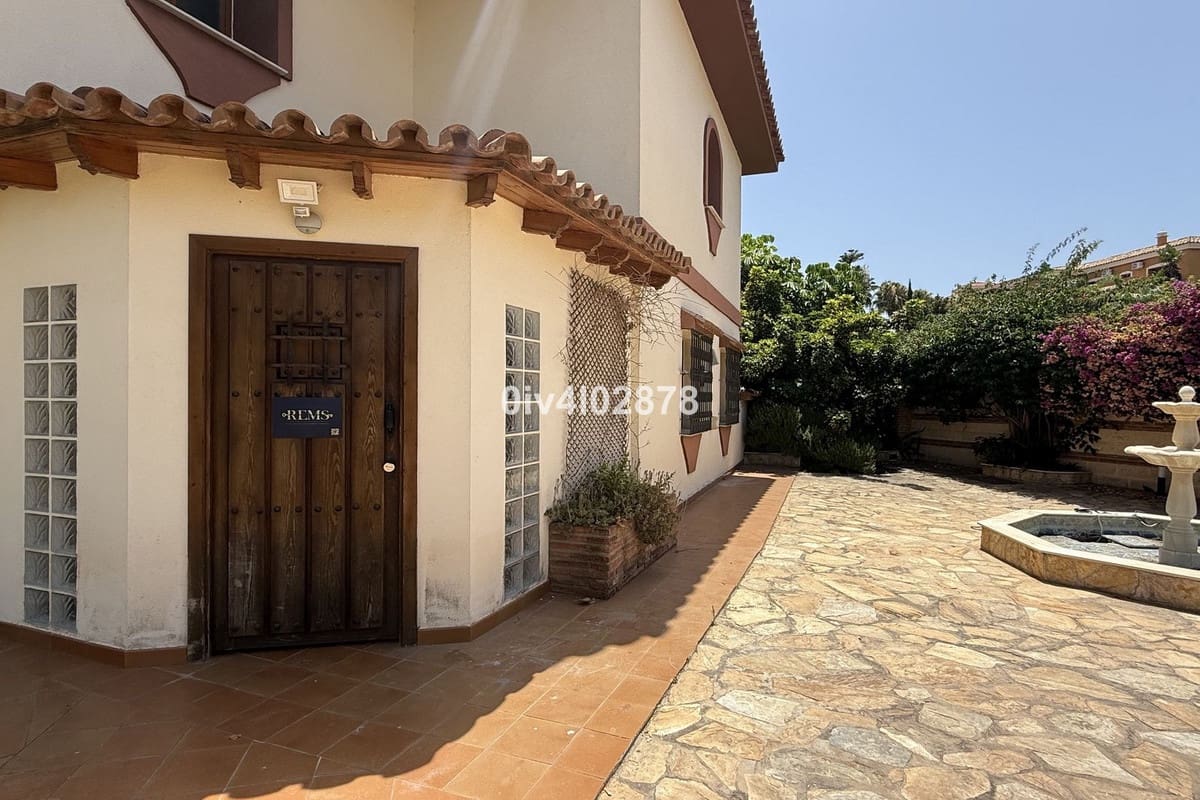 6 bedroom Villa for sale in Benalmadena Costa with pool garage - € 1,790,000 (Ref: 10041514)