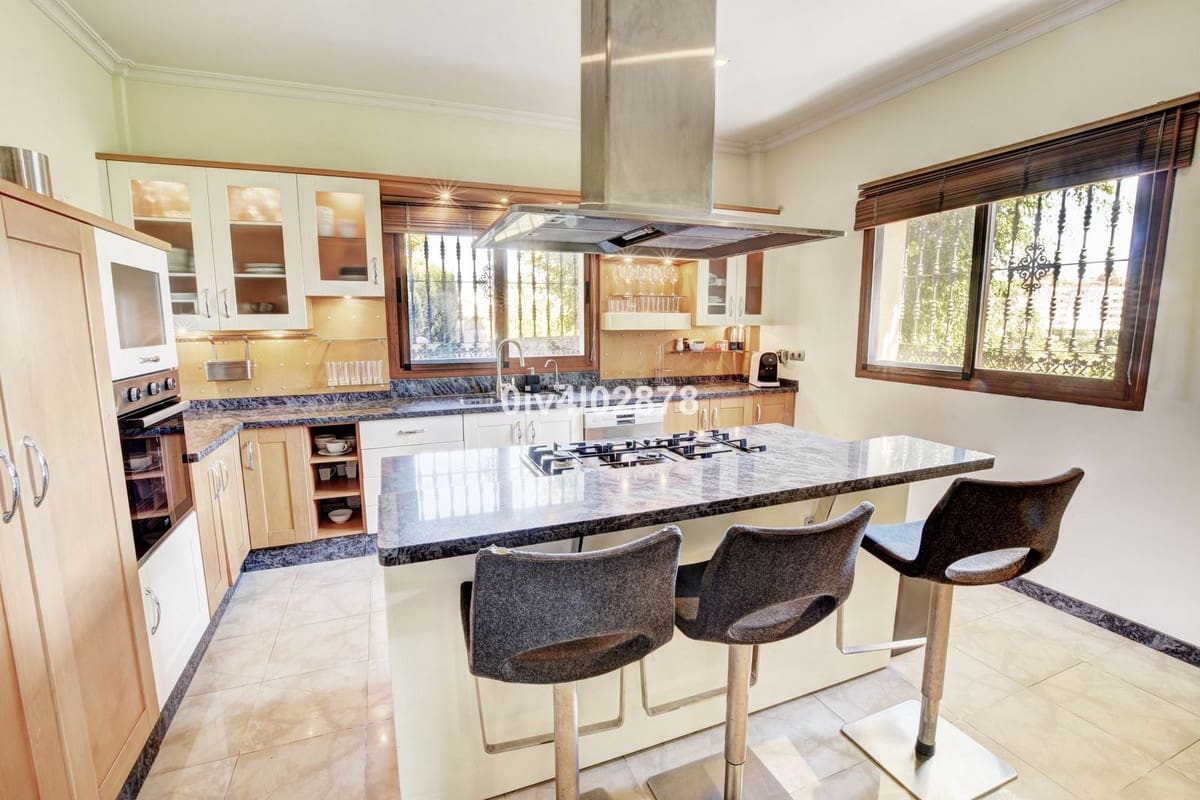 6 Zimmer Villa zu verkaufen in Benalmadena Costa mit Pool Garage - 1.790.000 € (Ref: 10041514)