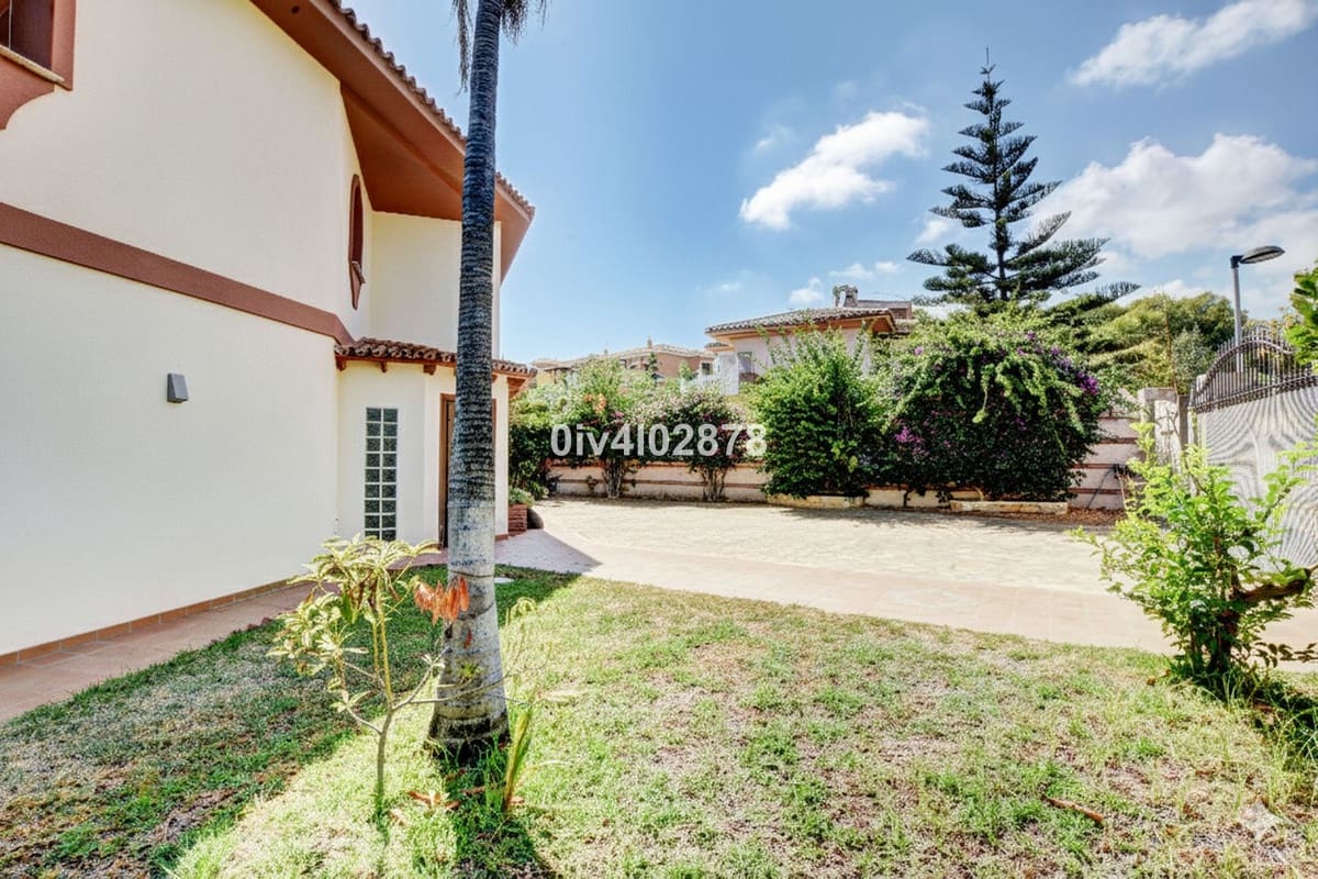 6 Zimmer Villa zu verkaufen in Benalmadena Costa mit Pool Garage - 1.790.000 € (Ref: 10041514)