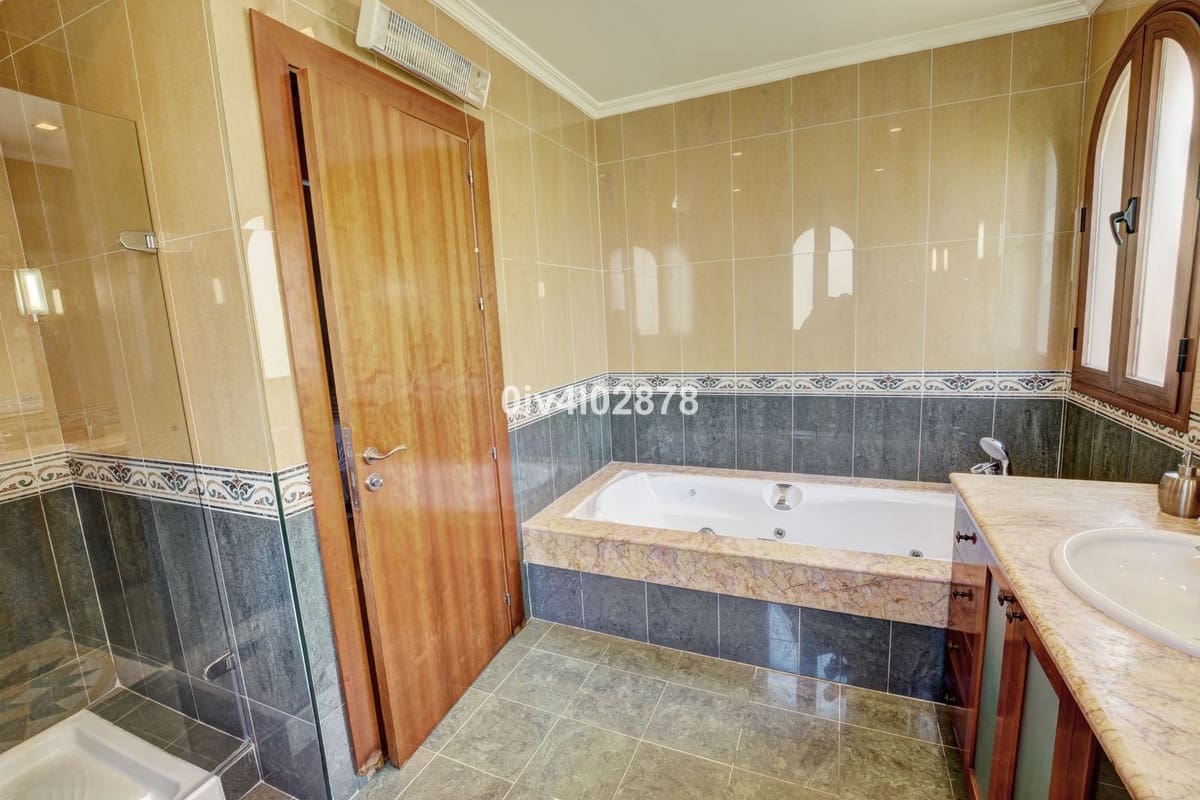 6 Zimmer Villa zu verkaufen in Benalmadena Costa mit Pool Garage - 1.790.000 € (Ref: 10041514)