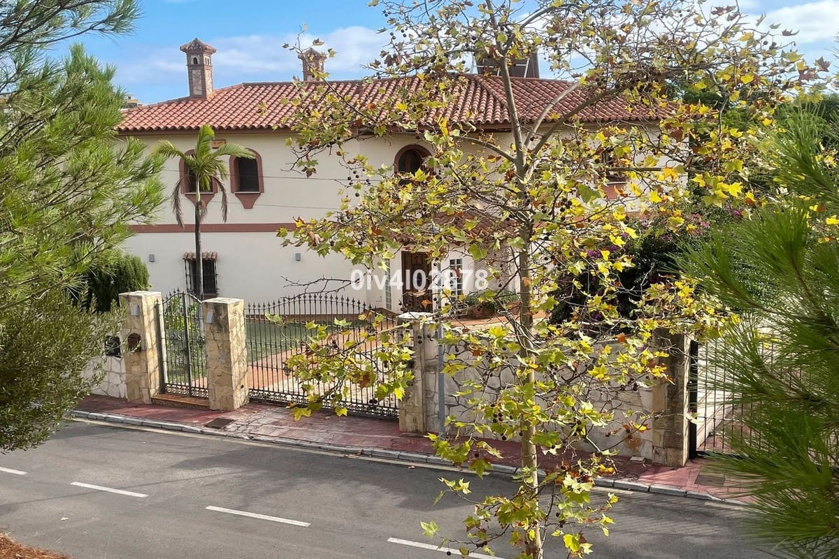 6 Zimmer Villa zu verkaufen in Benalmadena Costa mit Pool Garage - 1.790.000 € (Ref: 10041514)