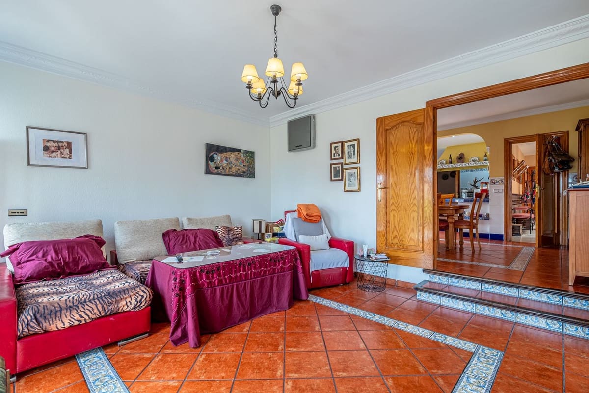 6 bedroom Villa for sale in Arroyo de la Miel with pool garage - € 1,750,000 (Ref: 10041516)