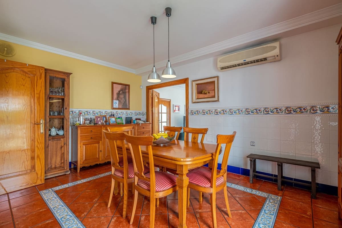 6 bedroom Villa for sale in Arroyo de la Miel with pool garage - € 1,750,000 (Ref: 10041516)