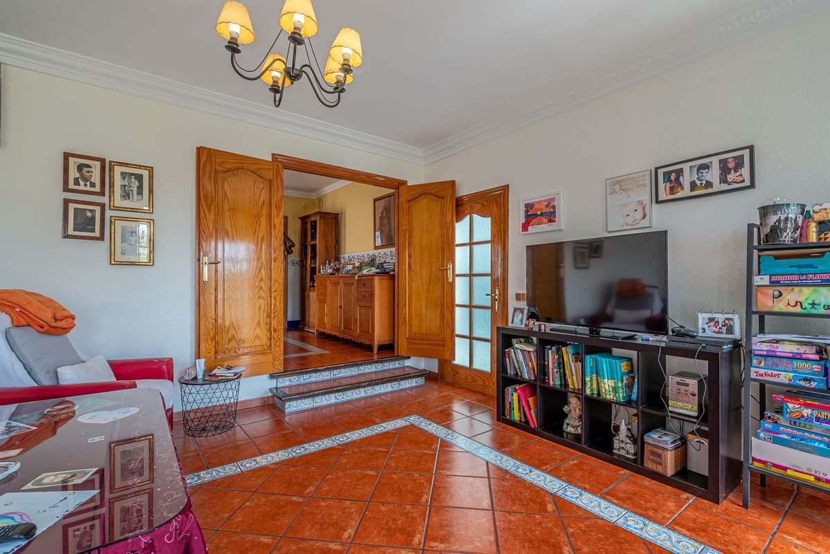 6 bedroom Villa for sale in Arroyo de la Miel with pool garage - € 1,750,000 (Ref: 10041516)