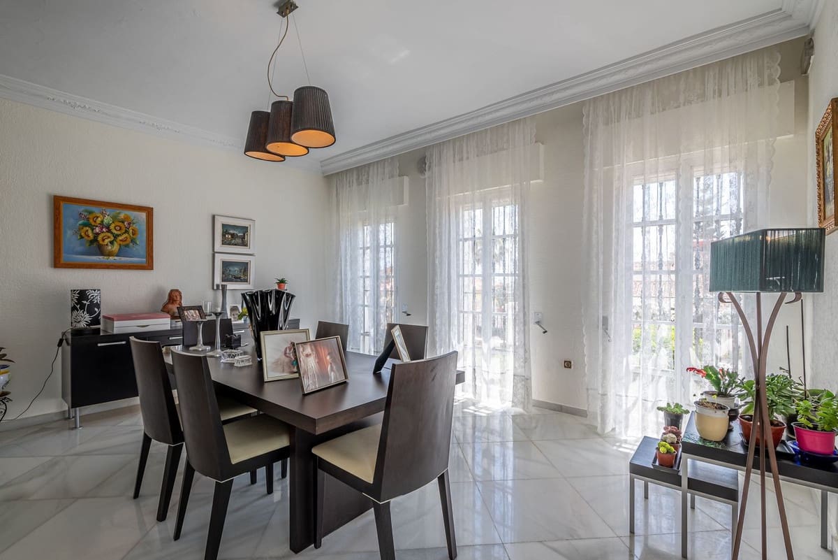 6 bedroom Villa for sale in Arroyo de la Miel with pool garage - € 1,750,000 (Ref: 10041516)