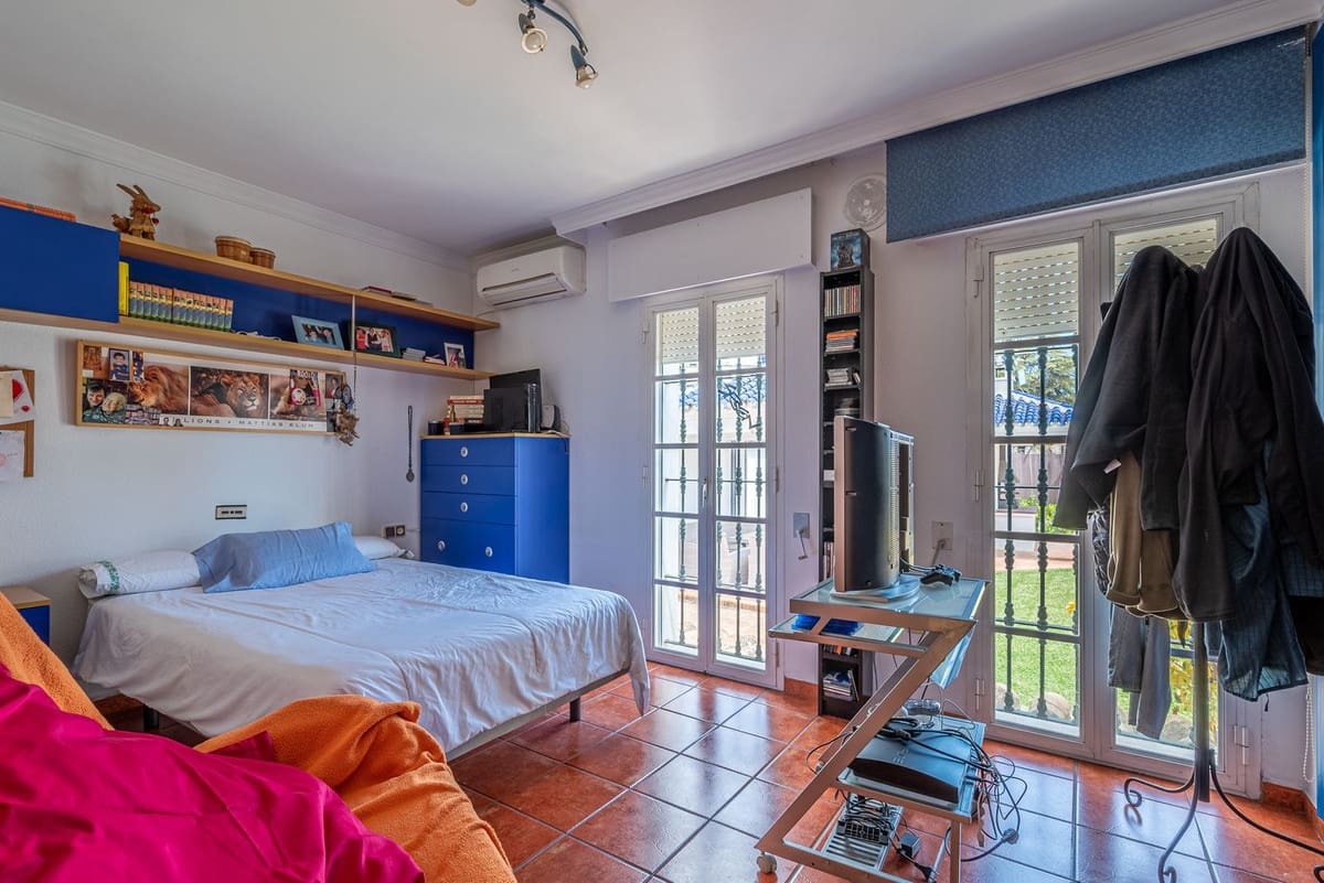 6 bedroom Villa for sale in Arroyo de la Miel with pool garage - € 1,750,000 (Ref: 10041516)