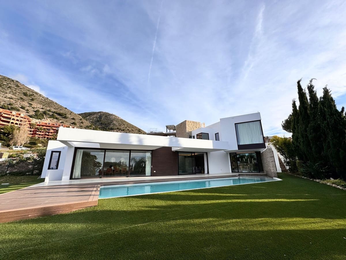 Chalet de 3 habitaciones en Fuengirola en venta con piscina garaje - 1.750.000 € (Ref: 10041518)