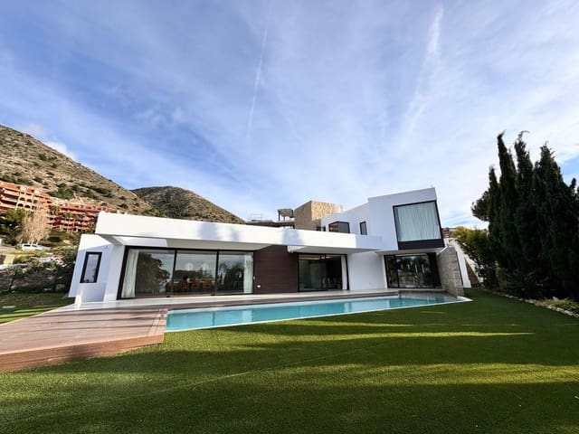 Chalet de 3 habitaciones en El Higuerón, Fuengirola en venta con piscina garaje - 1.750.000 € (Ref: 10041518)
