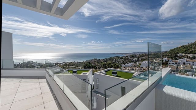 4 makuuhuone Huvila myytävänä paikassa Benalmádena - 1 899 000 € (Ref: 10041525)