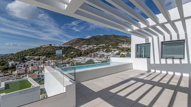 4 makuuhuone Huvila myytävänä paikassa Benalmádena - 1 899 000 € (Ref: 10041525)