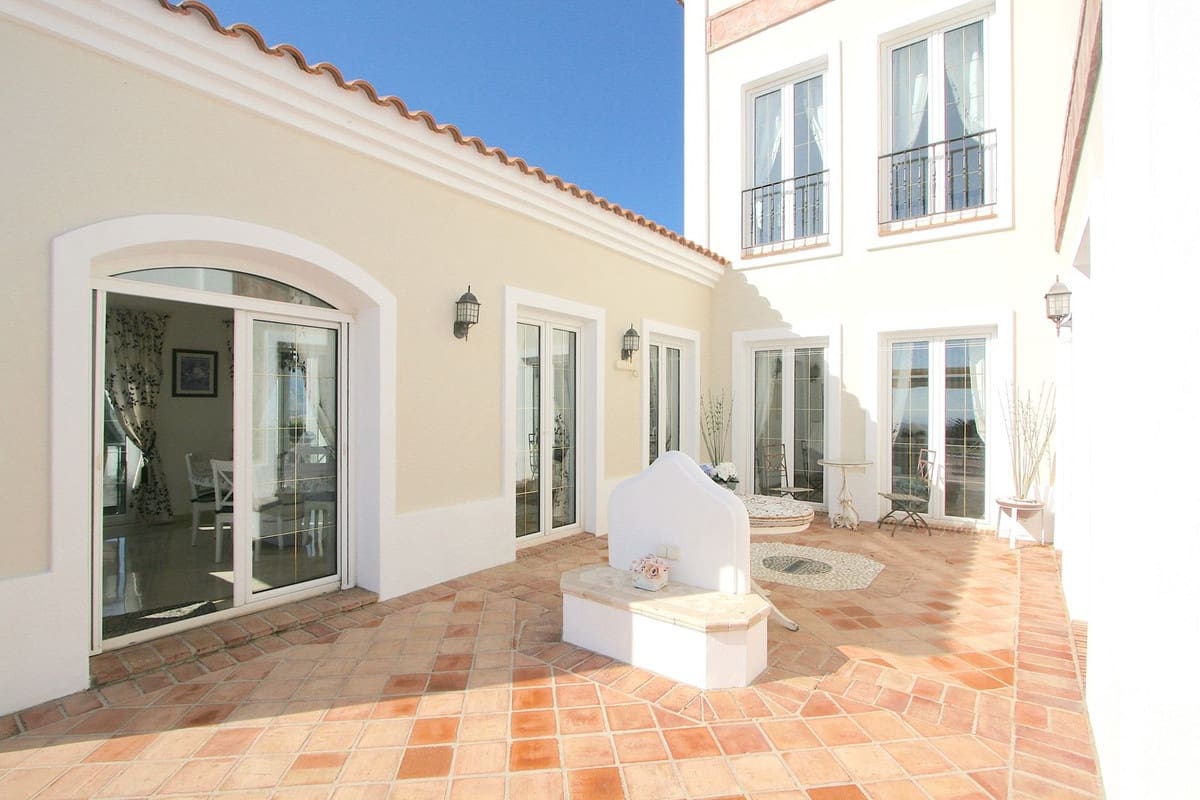 4 makuuhuone Huvila myytävänä paikassa Mijas mukana uima-altaan 
autotalli - 1 850 000 € (Ref: 10041526)