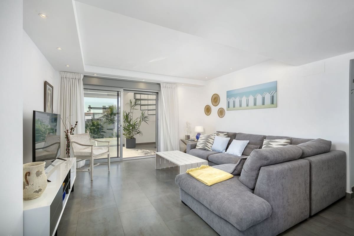 2 sovrum Lägenhet till salu i Estepona med pool garage - 675 000 € (Ref: 10041654)