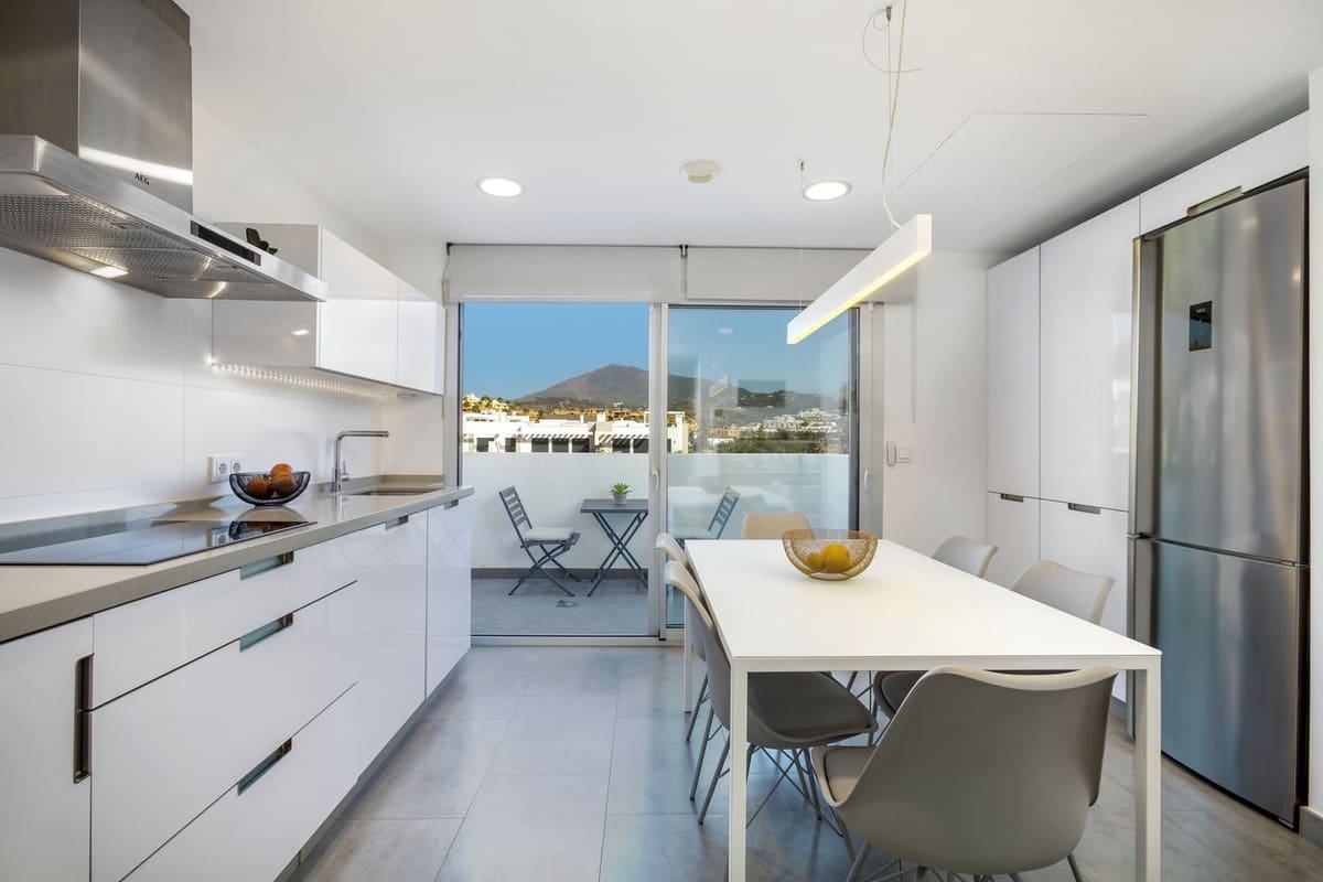 2 sovrum Lägenhet till salu i Estepona med pool garage - 675 000 € (Ref: 10041654)