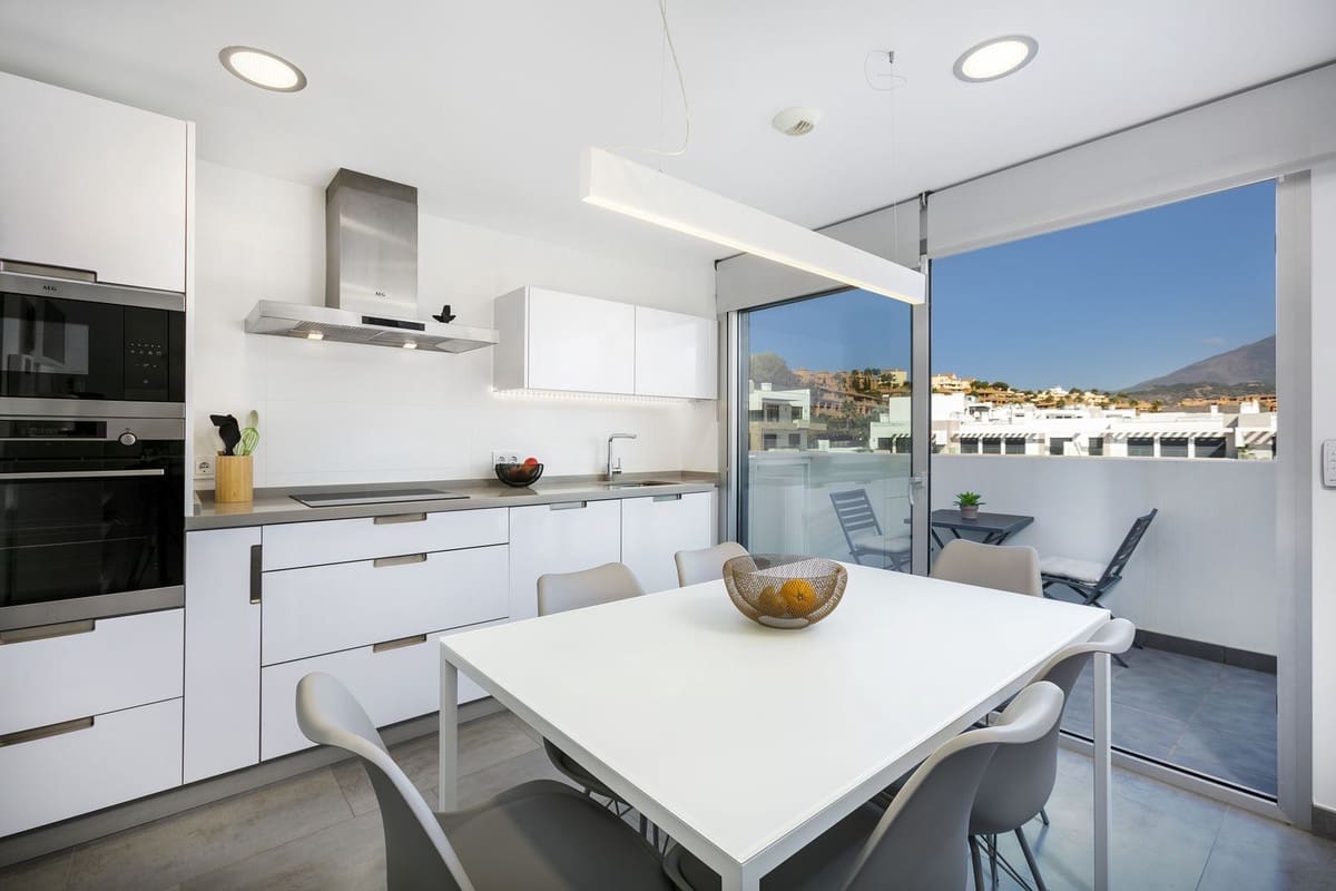 2 sovrum Lägenhet till salu i Estepona med pool garage - 675 000 € (Ref: 10041654)