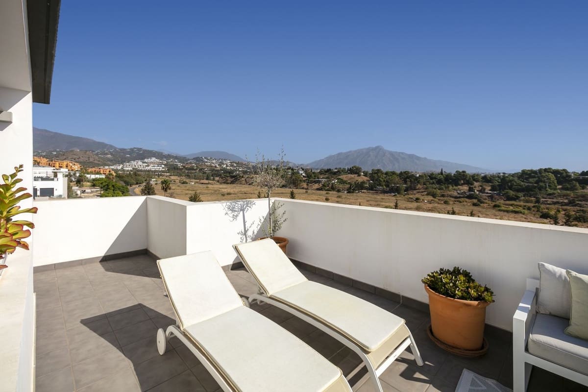 2 sovrum Lägenhet till salu i Estepona med pool garage - 675 000 € (Ref: 10041654)