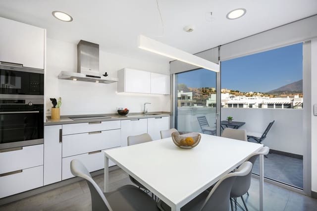 2 sovrum Lägenhet till salu i Estepona med pool garage - 675 000 € (Ref: 10041654)