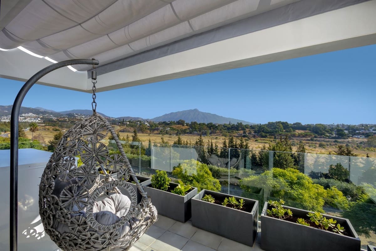 2 sovrum Lägenhet till salu i Estepona med pool garage - 675 000 € (Ref: 10041654)