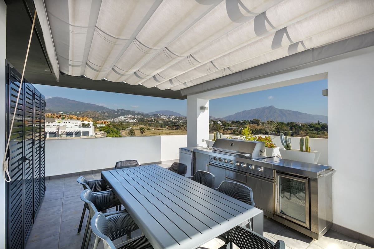 2 sovrum Lägenhet till salu i Estepona med pool garage - 675 000 € (Ref: 10041654)
