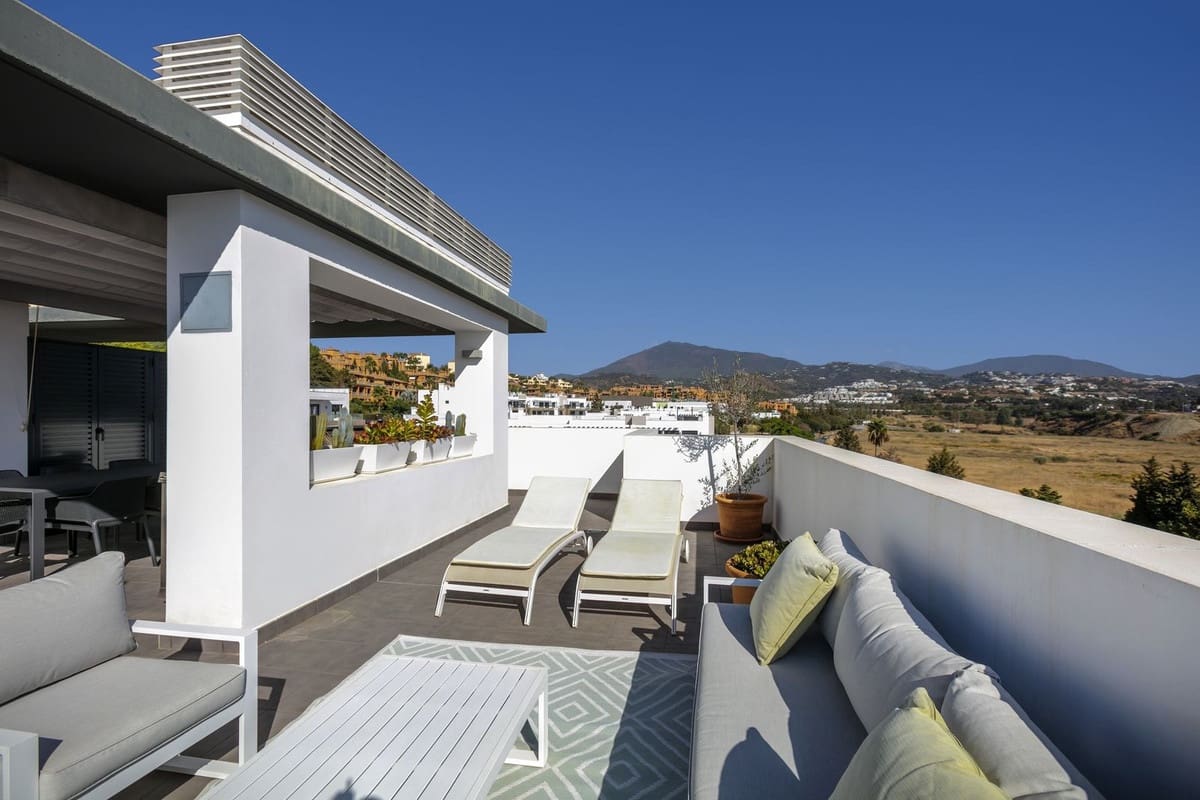 2 sovrum Lägenhet till salu i Estepona med pool garage - 675 000 € (Ref: 10041654)