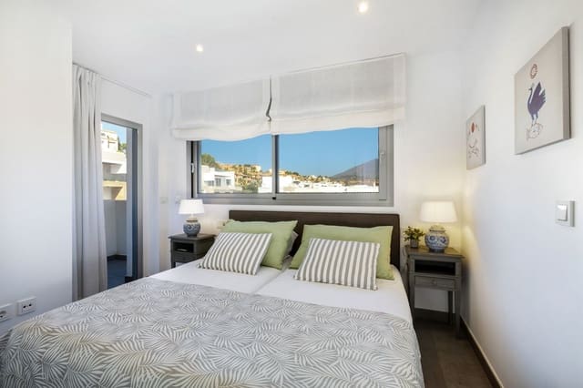 2 sovrum Lägenhet till salu i Estepona med pool garage - 675 000 € (Ref: 10041654)