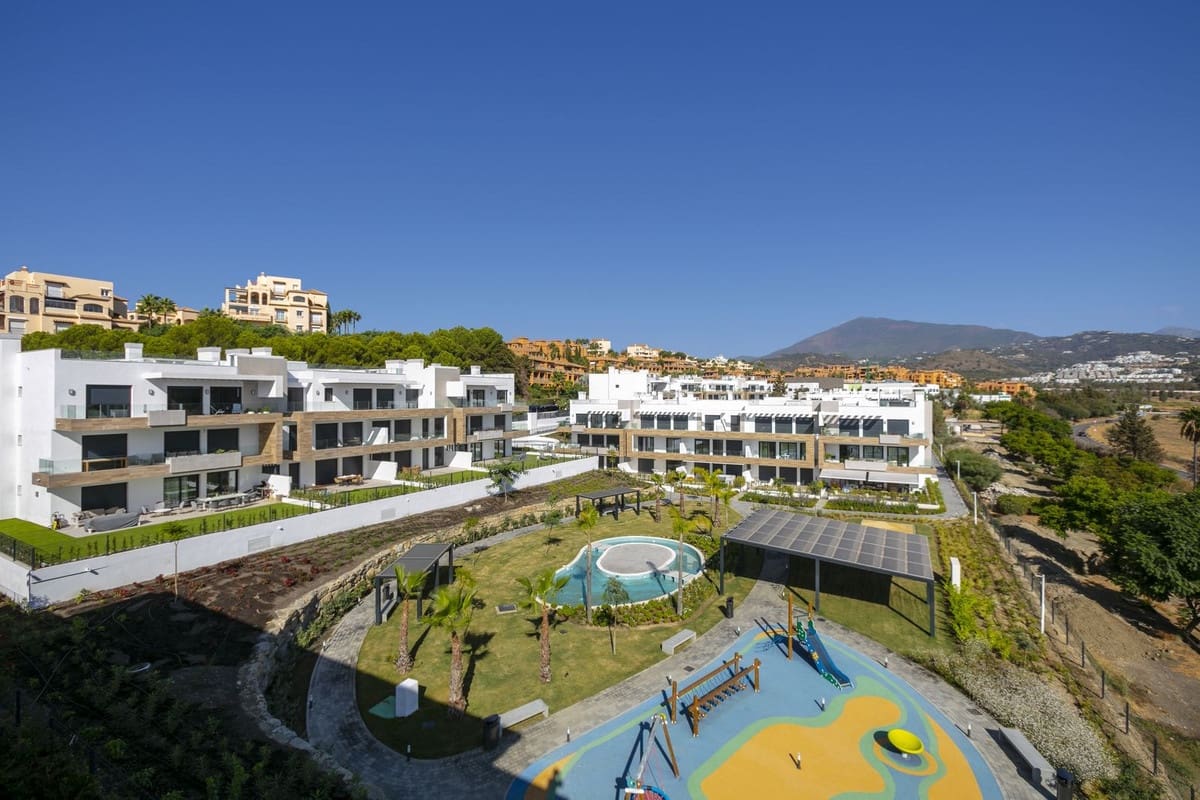 2 sovrum Lägenhet till salu i Estepona med pool garage - 675 000 € (Ref: 10041654)