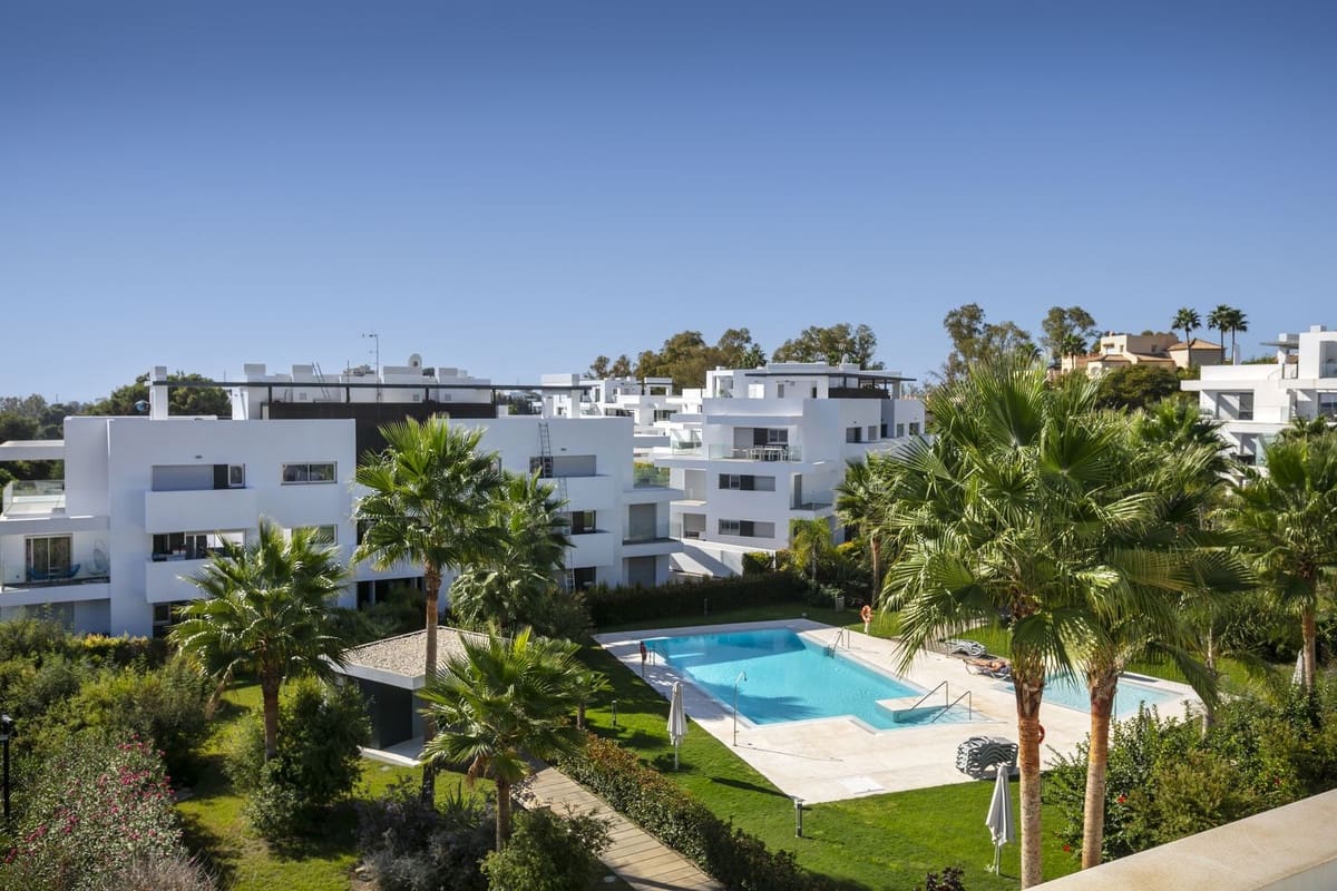 2 sovrum Lägenhet till salu i Estepona med pool garage - 675 000 € (Ref: 10041654)