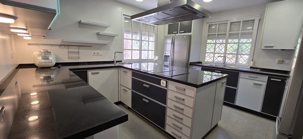 6 slaapkamer Villa te koop in Pinos de Alhaurin met zwembad garage - € 1.280.000 (Ref: 10041656)