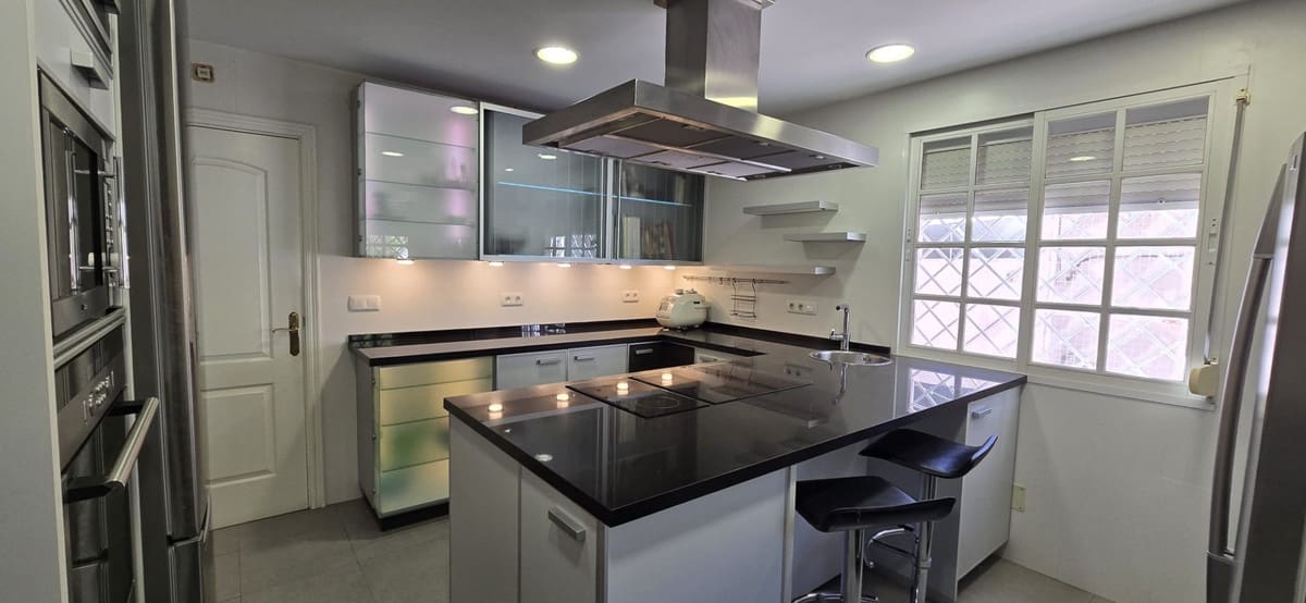6 slaapkamer Villa te koop in Pinos de Alhaurin met zwembad garage - € 1.280.000 (Ref: 10041656)