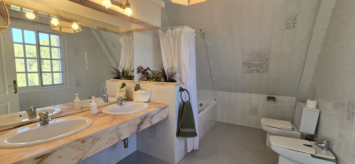 6 slaapkamer Villa te koop in Pinos de Alhaurin met zwembad garage - € 1.280.000 (Ref: 10041656)