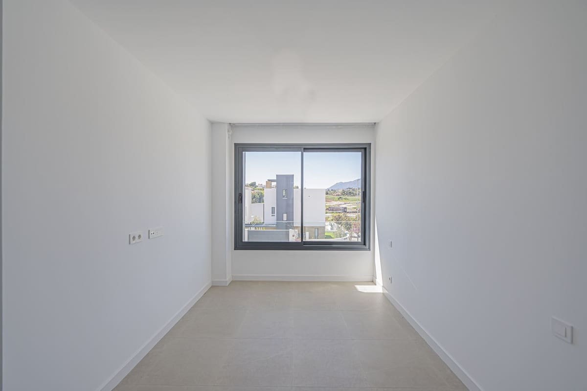4 sypialnia Dom na sprzedaż w New Golden Mile z basenem garażem - 1 065 000 € (Ref: 10041657)