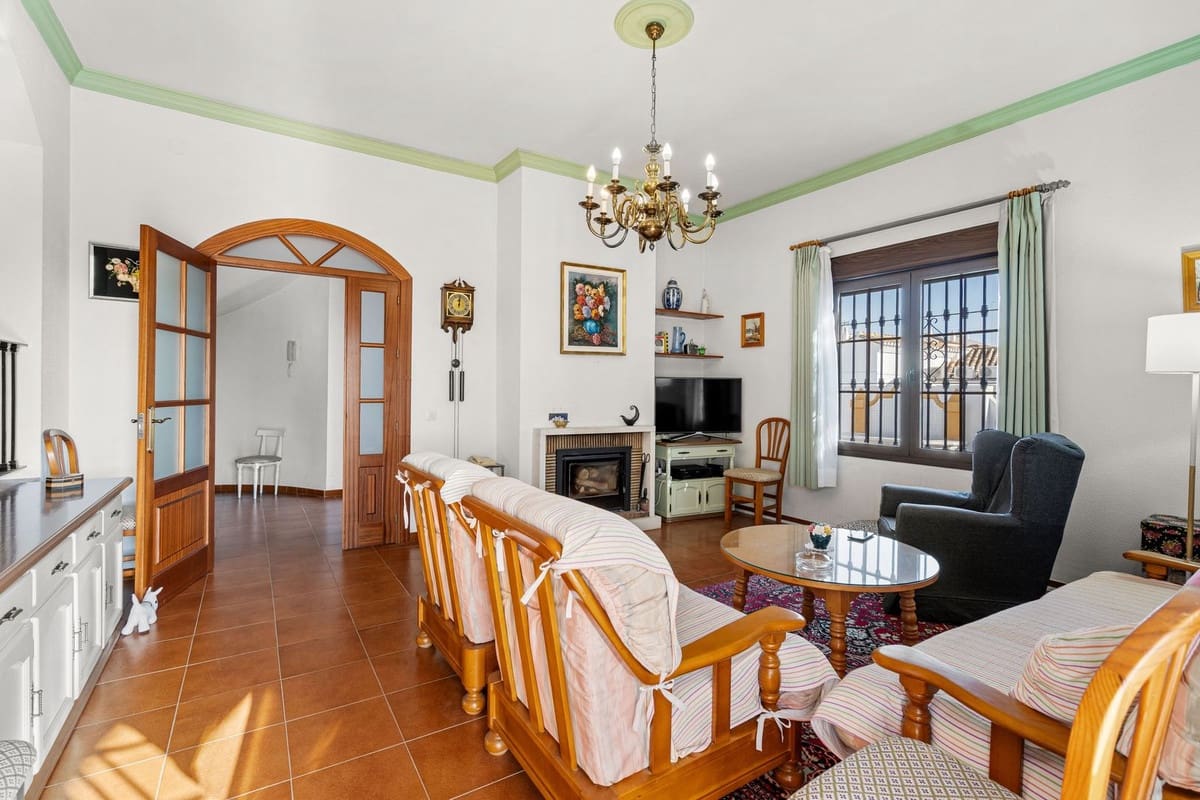 5 bedroom Villa for sale in Arroyo de la Miel with pool garage - € 999,000 (Ref: 10041659)