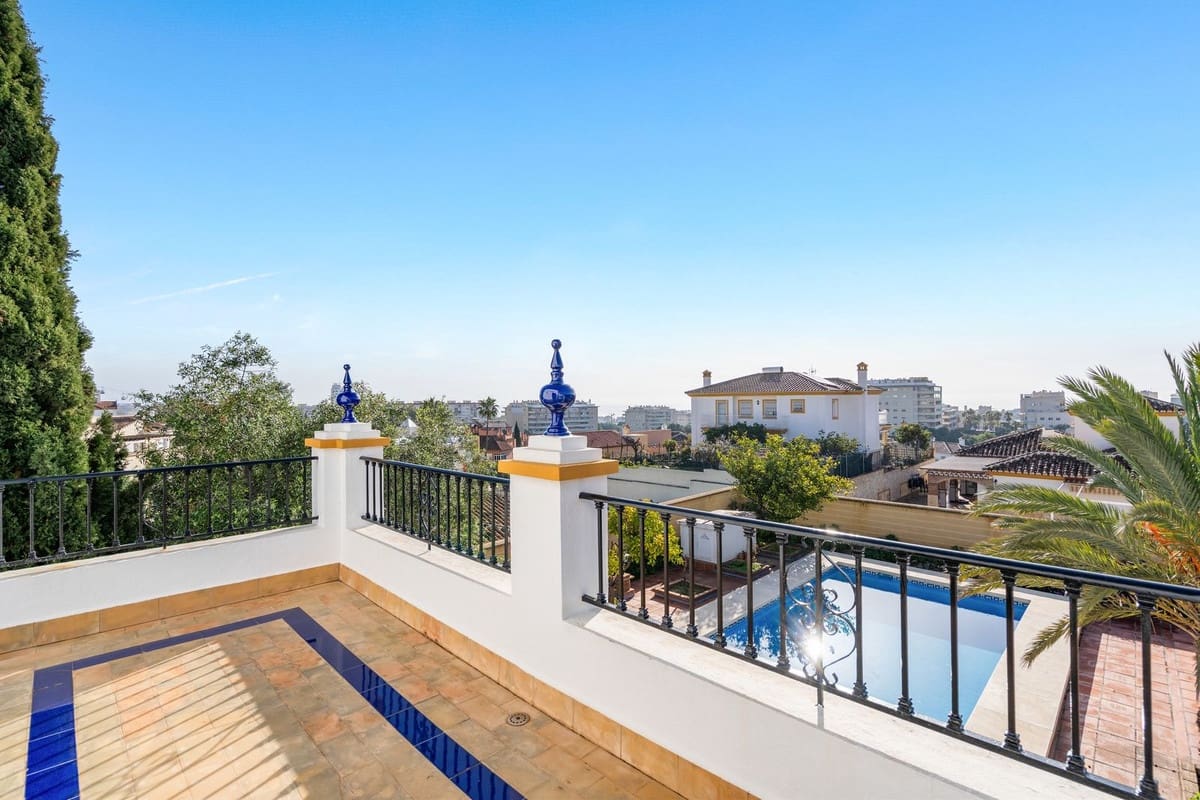 5 bedroom Villa for sale in Arroyo de la Miel with pool garage - € 999,000 (Ref: 10041659)