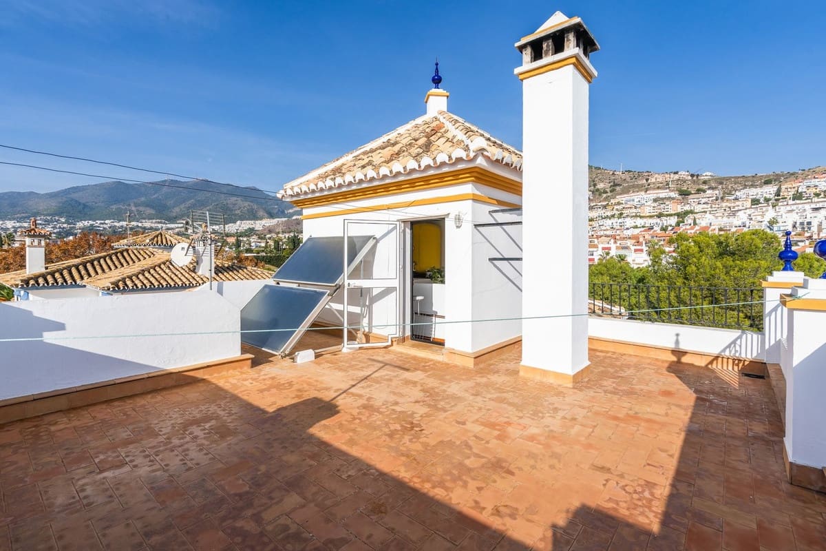 5 bedroom Villa for sale in Arroyo de la Miel with pool garage - € 999,000 (Ref: 10041659)