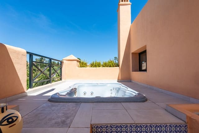 3 bedroom Apartment for sale in Atalaya-Isdabe, Estepona with pool garage - € 849,000 (Ref: 10041663)