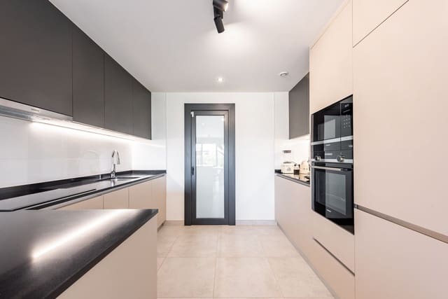 Apartamento de 2 habitaciones en Atalaya-Isdabe, Estepona en venta con piscina garaje - 679.000 € (Ref: 10041664)
